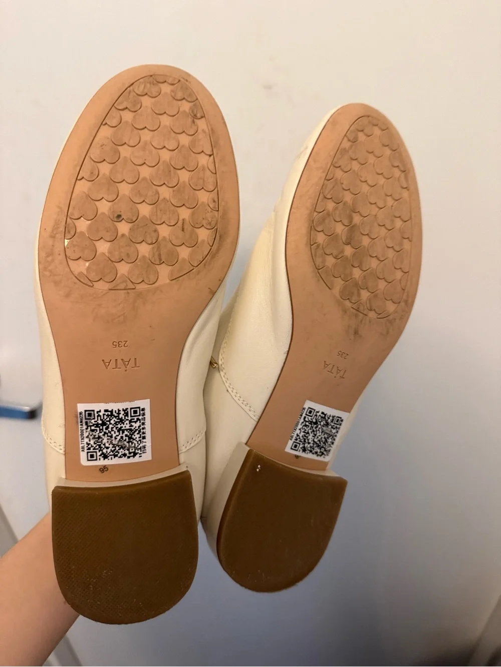 Cream Lace-Up Women's Oxfords — Lightweight Everyday Flats